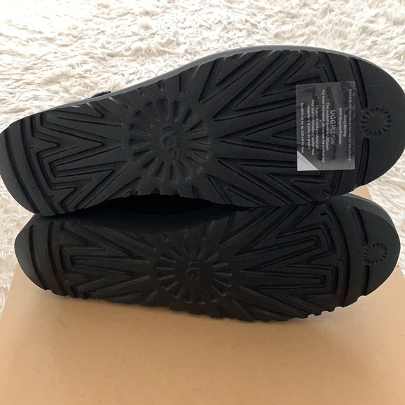 NWB authentic Ugg classic mini logo zip black boots - Picture 6 of 8